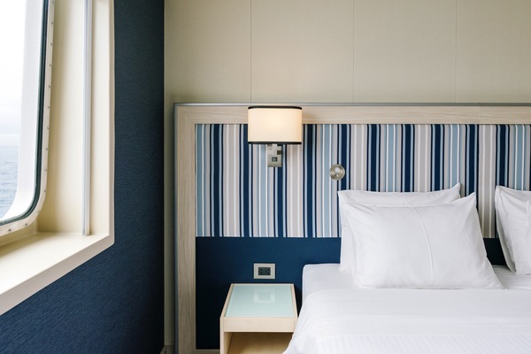 HX Hurtigruten Expeditions, Santa Cruz II, Explorer Cabin EE, Credit - Clara Tuma 1.JPG